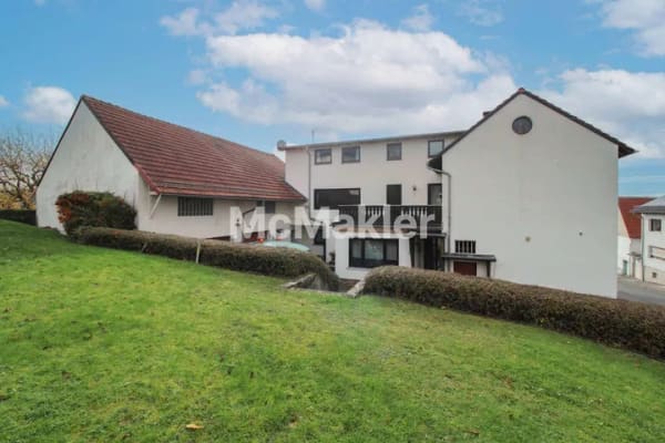 Immobilie in Grävenwiesbach - Vielseitiges Mehrgenerationenhaus auf großem Grundstück mit Scheune und Garten in Grävenwiesbach - Bild 0