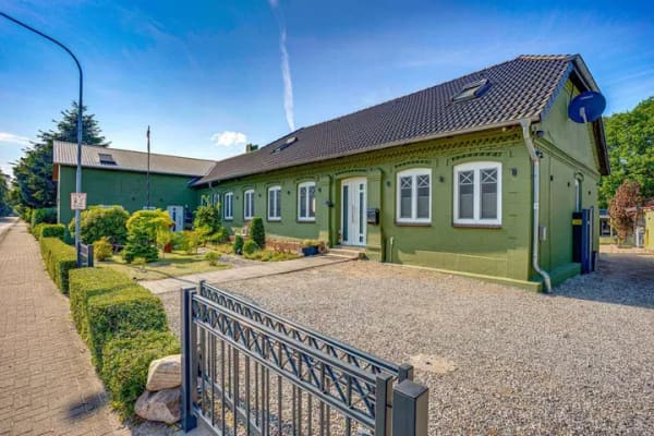 Immobilie in Jübek - Ein Haus, viele Perspektiven: Zweifamilienhaus für Familie, Vermietung & mögliche Gewerbenutzung! - Bild 0