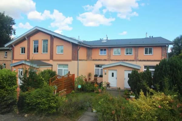 Immobilie in Papendorf - Vermietete Maisonette-Eigentumswohnung auf eigenem, 113 m² großen Grundstück in Sildemow. - Bild 1