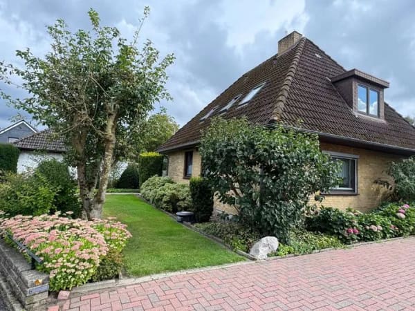Immobilie in Hürup - Husby: Gepflegtes Einfamilienhaus mit Einliegerwohnung, Sauna und idyllischem Garten - Bild 1