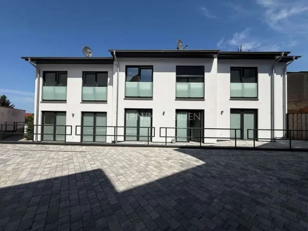Immobilie in Bad Doberan - Neubau Reihenhausanlage (3 WE), Zimmervermietung, Monteure, Mitarbeiter, möbliert, Zimmer, 2 Garagen - Bild 0