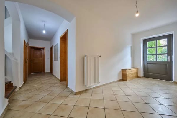 Immobilie in Mengkofen - Frisch modernisiertes (2026) Einfamilienhaus mit Charme in Mengkofen‑Hüttenkofen - Bild 1