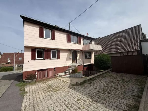 Immobilie in Straubenhardt - Flexibel nutzbares Zweifamilienhaus - ideal für Handwerker oder als Mehrgenerationenhaus - Bild 0