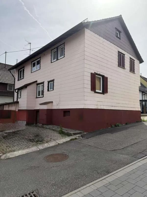 Immobilie in Straubenhardt - Flexibel nutzbares Zweifamilienhaus - ideal für Handwerker oder als Mehrgenerationenhaus - Bild 1