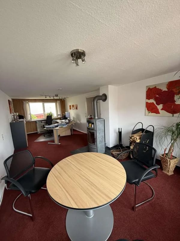 Immobilie in Straubenhardt - Flexibel nutzbares Zweifamilienhaus - ideal für Handwerker oder als Mehrgenerationenhaus - Bild 3
