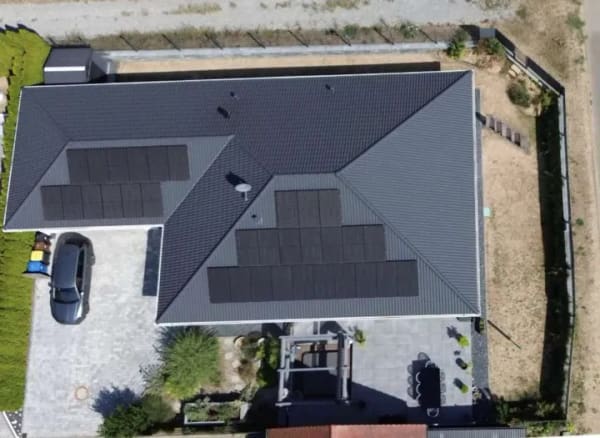 Immobilie in Aub - Neuwertiger Bungalow in Traumlage mit unverbaubarem Blick, 70m² Terrasse & Whirlpool - Bild 1