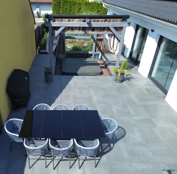 Immobilie in Aub - Neuwertiger Bungalow in Traumlage mit unverbaubarem Blick, 70m² Terrasse & Whirlpool - Bild 3