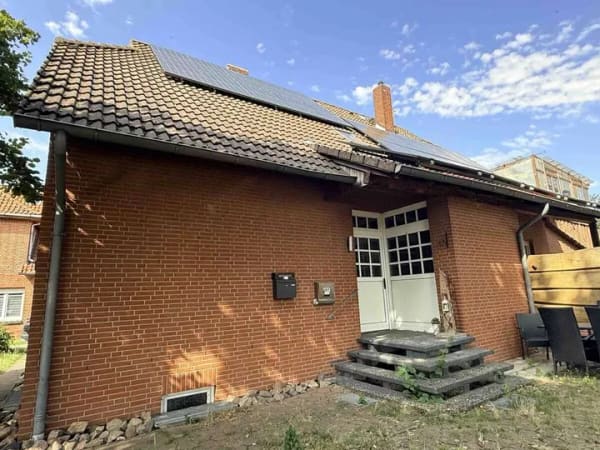 Immobilie in Rodewald - Exklusiv bei KARSTEN IMMOBILIEN: Zweifamilienhaus, modernisiertes OG und großem Grundstück, Rodewald - Bild 1