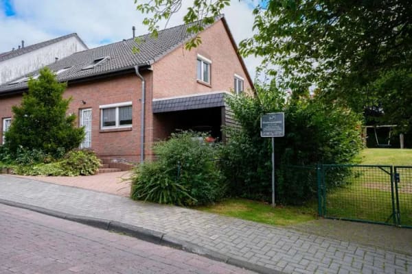 Immobilie in Hülsede - Ihr neues Zuhause in Lauenau - Reihenendhaus mit Vollkeller, Terrasse & Carport - Bild 0
