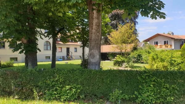 Immobilie in Bernau am Chiemsee - IDYLLISCH - SEHR RUHIG GELEGEN AM CHIEMSEE - Bild 1