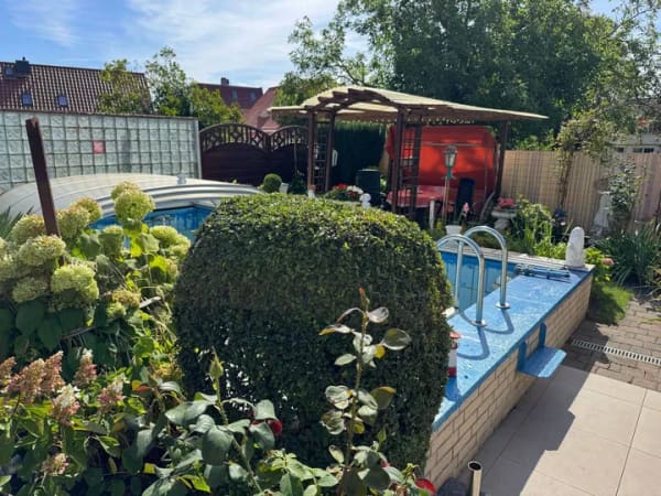 Immobilie in Nienburg (Saale) - Doppelhaushälfte mit Garage in bester Lage - Bild 0
