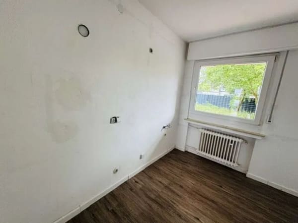 Immobilie in Niederkassel - Großzügiges Reihenhaus mit viel Platz und Entwicklungspotenzial – direkt Bezugsfrei - Bild 3