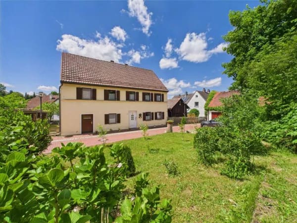 Immobilie in Rottenburg a. d. Laaber - Gemütliches Zuhause mit Charme, Stadl und Garage – mitten in Rottenburg - Bild 1