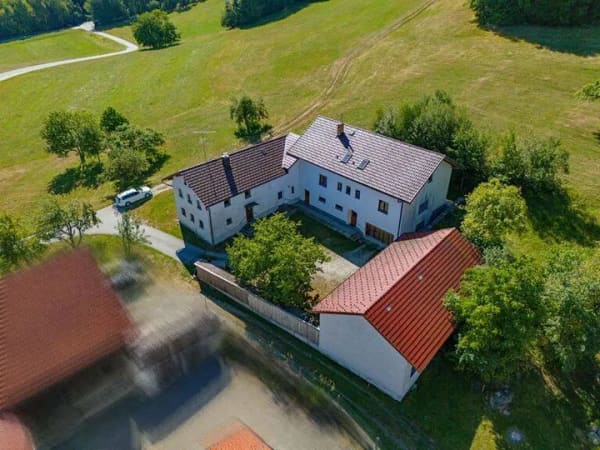 Immobilie in Zenting - Bayerischer Wald:  Ländliches Anwesen mit einer arrondierten Fläche von 43.679 m²  - Bild 0