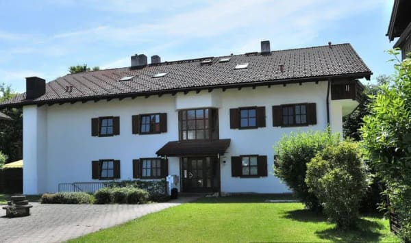 Immobilie in Bad Endorf - freie Zweizimmerwohnung mit Balkon und Tiefgarage - ruhig und zentral - Bild 2