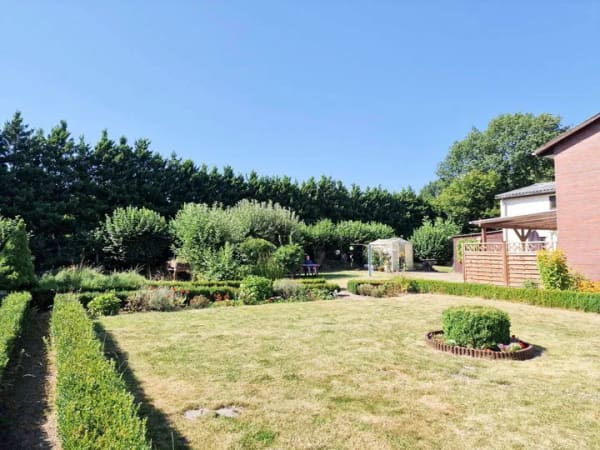 Immobilie in Borstel-Hohenraden - VIEL PLATZ FÜR IHRE IDEEN - großzügiges Grundstück - Einfamilienhaus mit Einliegerwohnung - Bild 2