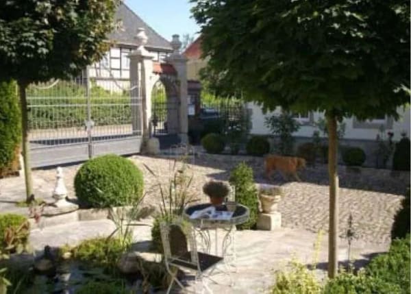 Immobilie in Zwenkau - 3 Seitenhof-2 Häuser-incl. Schwimmbad Sauna etc. - Bild 0