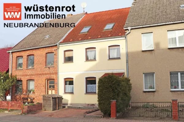 Immobilie in Stavenhagen - MODERNISIERTES WOHNHAUS FAST IN DER STADTMITTE MIT ZWEI BÄDERN UND KELLER UND GARTEN - Bild 0