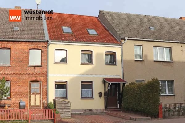 Immobilie in Stavenhagen - MODERNISIERTES WOHNHAUS FAST IN DER STADTMITTE MIT ZWEI BÄDERN UND KELLER UND GARTEN - Bild 2