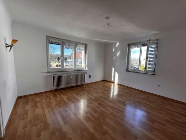 Immobilie in Erdmannhausen - Große 6-Zimmer-Wohnung mit möglichem Dachgeschossausbau! - Bild 1
