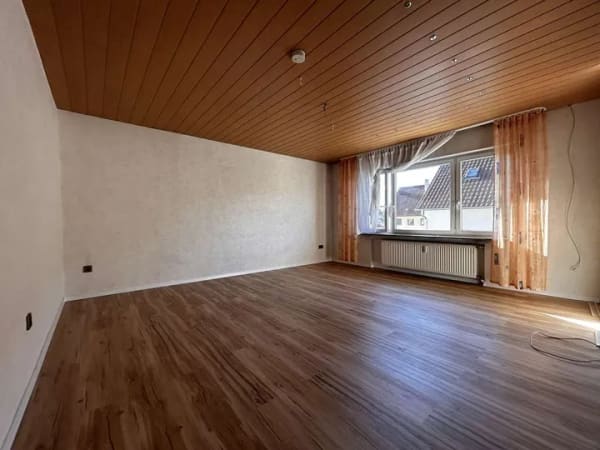 Immobilie in Erdmannhausen - Große 6-Zimmer-Wohnung mit möglichem Dachgeschossausbau! - Bild 3