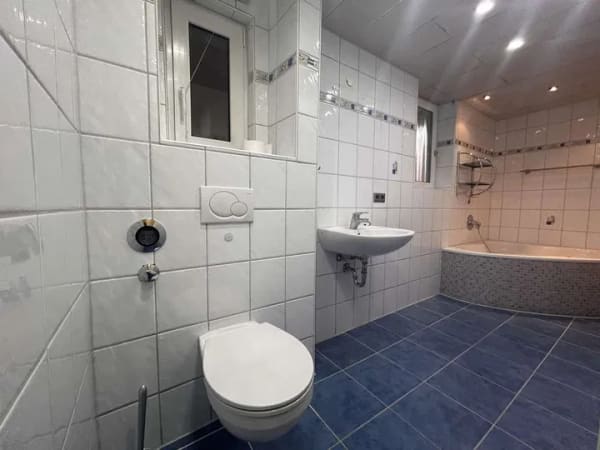 Immobilie in Erdmannhausen - Große 6-Zimmer-Wohnung mit möglichem Dachgeschossausbau! - Bild 4