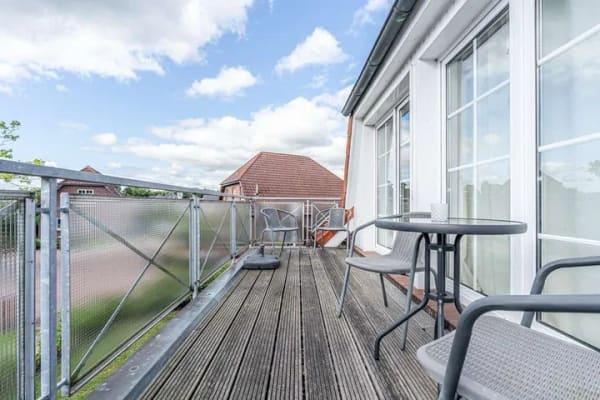 Immobilie in Wangerland - Attraktive Ferienwohnung mit Mobiliar und Balkon in begehrter Lage von Hooksiel - Bild 3