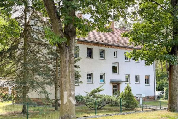 Immobilie in Ruhland - Solide Kapitalanlage in Ruhland: Vollvermietetes 4-Familienhaus – stabiler Cashflow - Bild 1