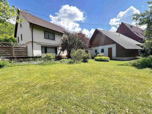 Immobilie in Lichtenstein - Einfamilienhaus mit herrlichem Gartengrundstück und separatem Garagenhaus - Bild 0