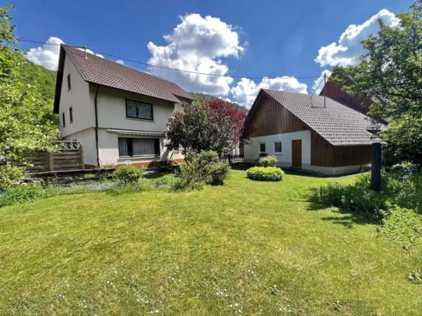 Immobilie in Lichtenstein - Einfamilienhaus mit herrlichem Gartengrundstück und separatem Garagenhaus - Bild 1