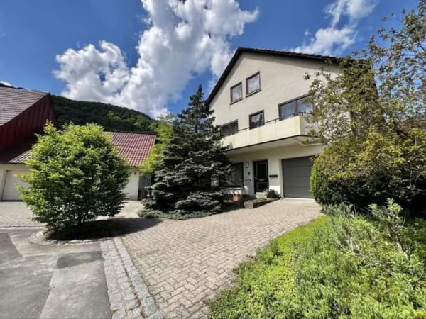 Immobilie in Lichtenstein - Einfamilienhaus mit herrlichem Gartengrundstück und separatem Garagenhaus - Bild 3