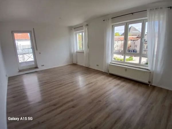 Immobilie in Ihrlerstein - Moderne 4-Zimmer-Wohnung mit Balkon, Einbauküche & Tiefgaragenstellplatz in Ihrlerstein - Bild 0