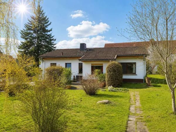 Immobilie in Naundorf - Gemütliches Einfamilienhaus mit idyllischem Garten und viel Gestaltungspotenzial in Naundorf - Bild 0