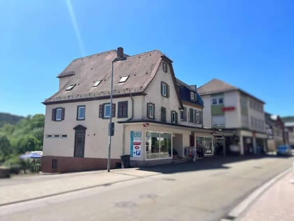 Immobilie in Dahn - Solides Wohn- und Geschäftshaus mit langjährigem Gewerbemieter und Entwicklungspotenzial in Dahn - Bild 0