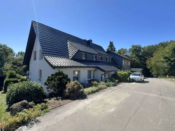 Immobilie in Halver - Gepflegtes Vierfamilienhaus mit 5 Garagen in ruhiger Lage von Halver - Schwenke. - Bild 0