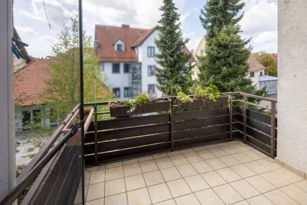 Immobilie in Memmingen - Gepflegte 3-Zimmer-Dachgeschosswohnung mit Balkon in ruhiger Lage von Memmingen - Bild 1