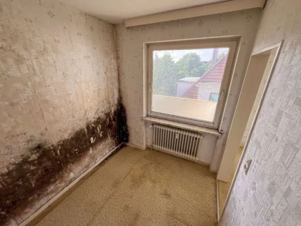 Immobilie in Bremerhaven - Handwerker aufgepasst! Zentral gelegene Wohnung mit Potenzial - Bild 1