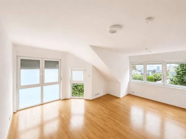 Immobilie in Schriesheim - Ankommen und Wohlfühlen: Charmante Dachgeschosswohnung mit Wohlfühlcharakter! - Bild 1