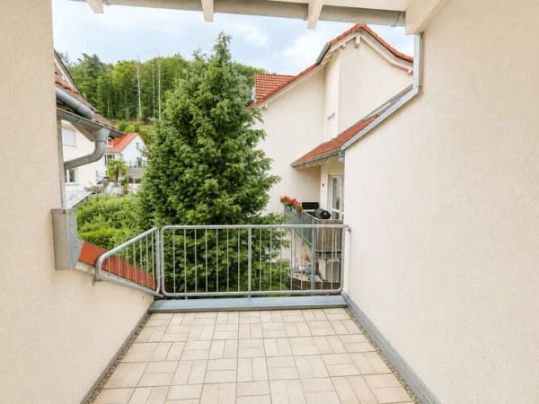 Immobilie in Schriesheim - Ankommen und Wohlfühlen: Charmante Dachgeschosswohnung mit Wohlfühlcharakter! - Bild 2