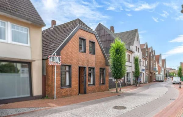 Immobilie in Haselünne - Wohnen, sanieren oder neu denken: Einfamilienhaus mit Perspektive im Stadtkern von Haselünne! - Bild 1