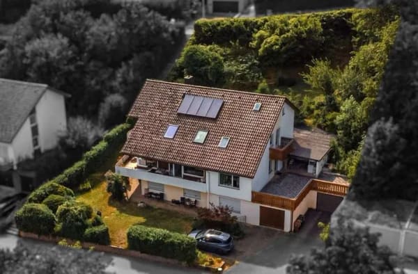 Immobilie in Nagold - 3-Familien-Haus auf 1100m2 großem Grundstück in Nagold | Solarthermie | 2 Garagen | Hanglage - Bild 0