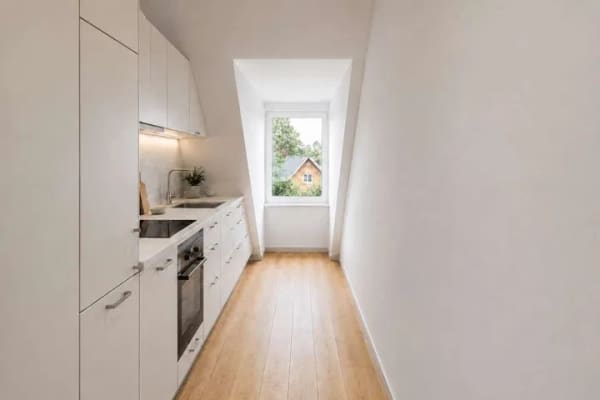 Immobilie in Düsseldorf -  4 Zimmer Ausbaureserve im Dachgeschoss – Ideal für Selbstverwirklicher - Bild 3