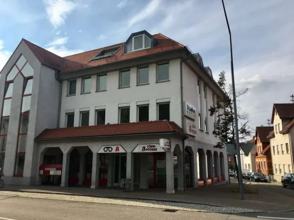Immobilie in Geislingen an der Steige - 220 m² mit außergewöhnlichem Potenzial – ehemalige Praxis, aktuell WG, 2 TG-Stellplätze & Aufzug - Bild 0