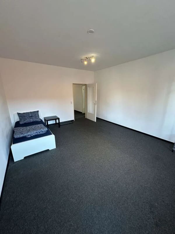 Immobilie in Geislingen an der Steige - 220 m² mit außergewöhnlichem Potenzial – ehemalige Praxis, aktuell WG, 2 TG-Stellplätze & Aufzug - Bild 1