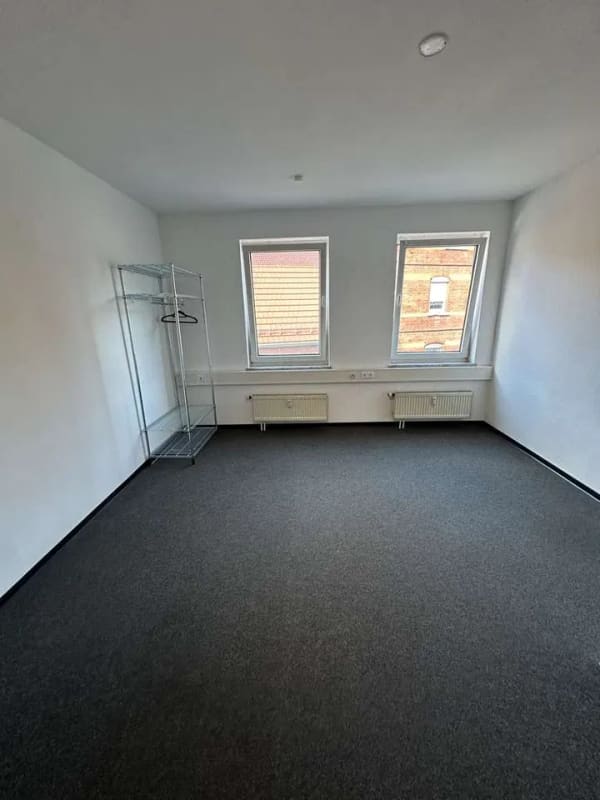 Immobilie in Geislingen an der Steige - 220 m² mit außergewöhnlichem Potenzial – ehemalige Praxis, aktuell WG, 2 TG-Stellplätze & Aufzug - Bild 2