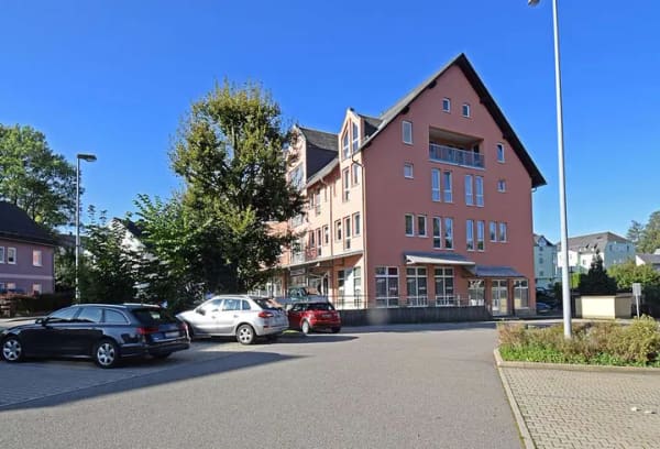 Immobilie in Zwönitz - *Zentral in Zwönitz – vermietete  Gewerbeeinheit mit 2 Stellplätzen* - Bild 3