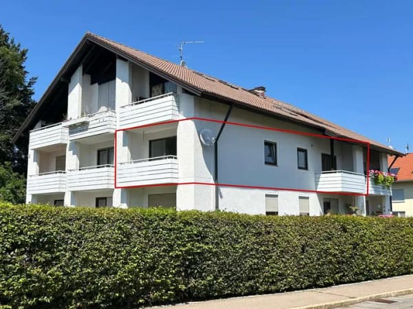 Immobilie in Isny im Allgäu - NEU - Charmante 2-Zimmer-Wohnung mit großzügigem Sonnenbalkon und Garagenstellplatz in Isny im Allgä - Bild 1