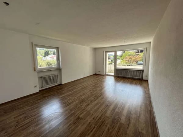 Immobilie in Isny im Allgäu - NEU - Charmante 2-Zimmer-Wohnung mit großzügigem Sonnenbalkon und Garagenstellplatz in Isny im Allgä - Bild 2