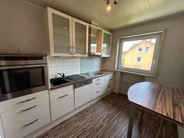 Immobilie in Isny im Allgäu - NEU - Charmante 2-Zimmer-Wohnung mit großzügigem Sonnenbalkon und Garagenstellplatz in Isny im Allgä - Bild 4