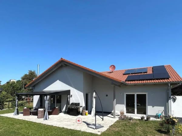 Immobilie in Wiesenfelden - Modernes Wohnen auf einer Ebene in ruhiger Siedlung - Bild 0